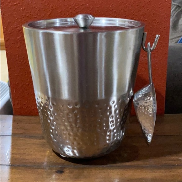 threshold ice bucket